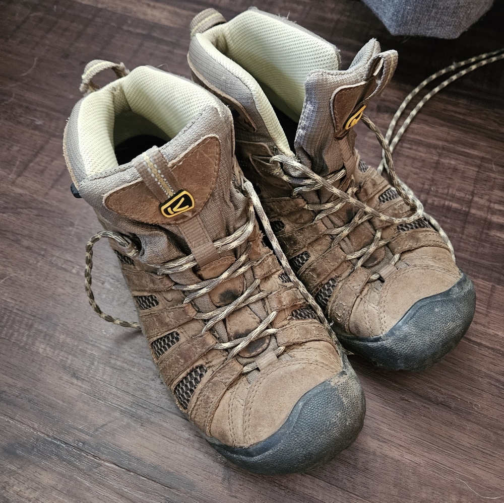 KEEN Women's Voyageur Mid Height Breathable Hiking Boots